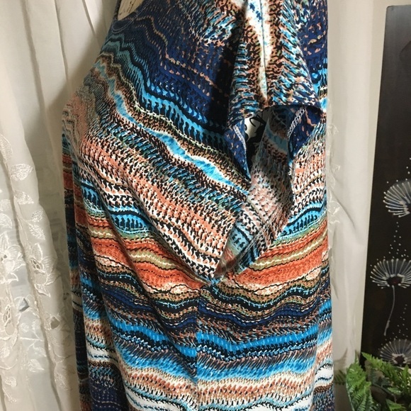 NorthStyle oversized easy to wear multi color top - Picture 3 of 7